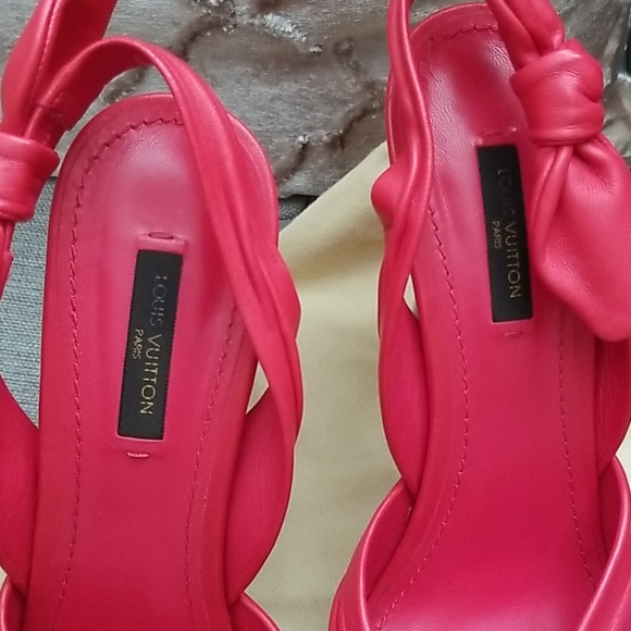AUTHENTIC Louis Vuitton Coral Leather Heels - Picture 4 of 8